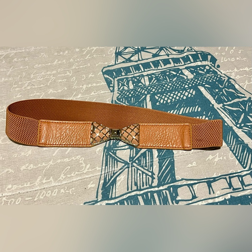 Chic Tan Leather Belt with Bow Accent